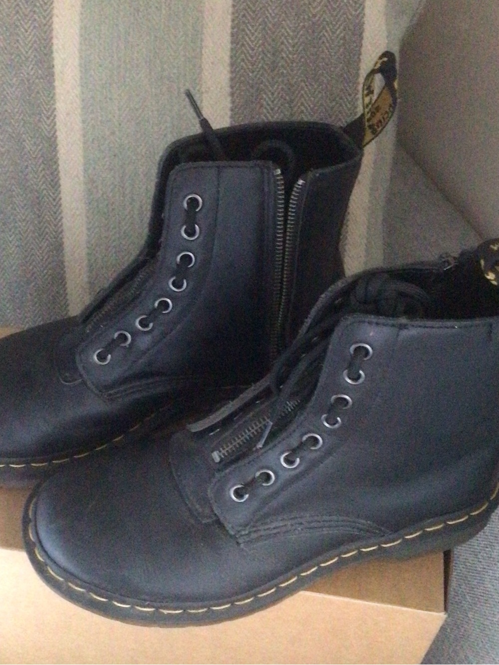 Dr. Martens Black Leather Zip & Lace women’s Boots Sz 8